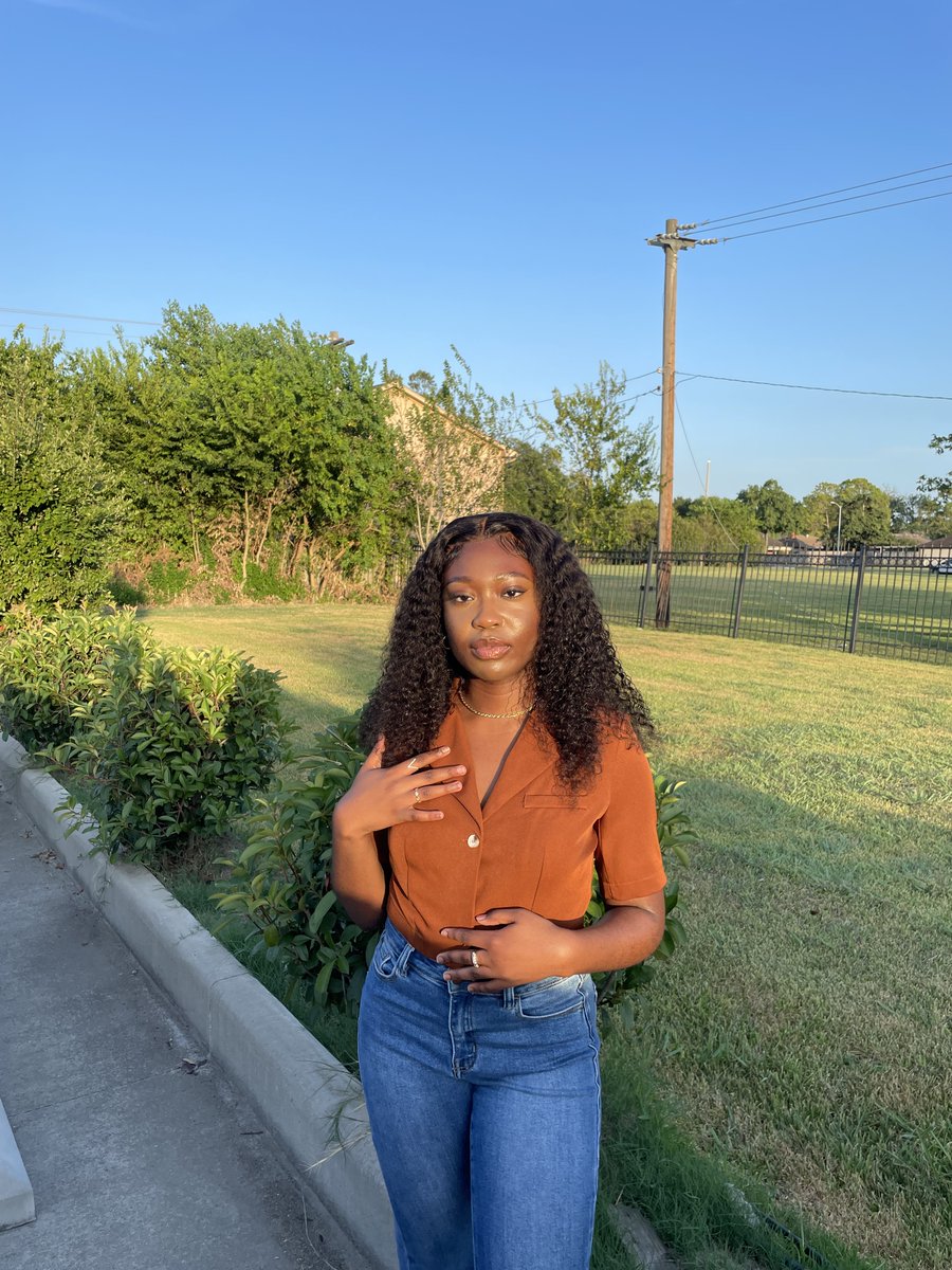 kunbee_'s tweet image. walking poetry..