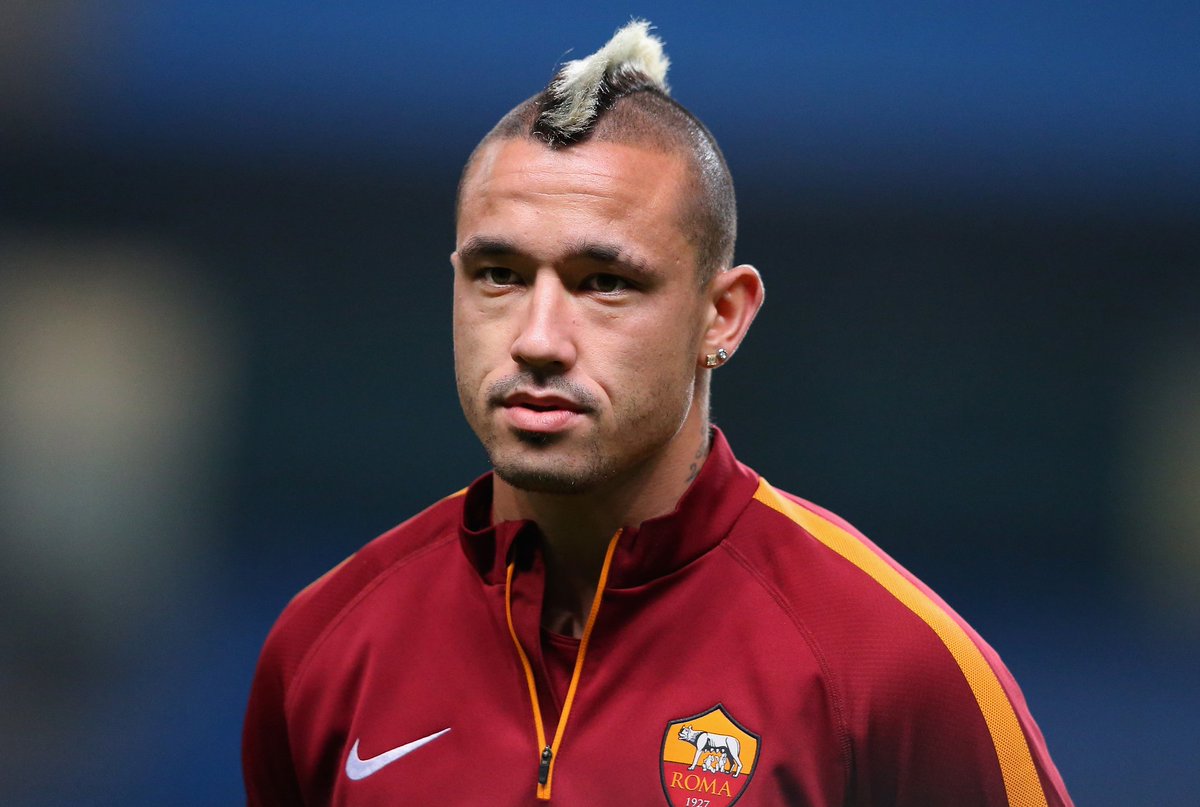 NewsAlmirantee's tweet photo. ATENÇÃO! O belga Radja Nainggolan foi oferecido ao Vasco. 

O jogador tem interesse de jogar no Brasil e vê o Vasco com bons olhos.

🗞️: @pedrosa https://t.co/bC4raew8Da