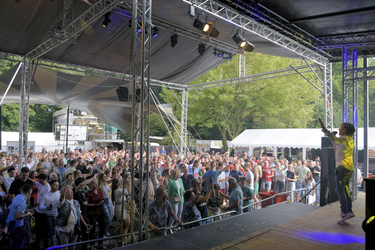 Het was weer supergezellig met <a href="/schuurmansrene/">rene schuurmans</a> <a href="/melisound/">Meli Sound</a>  in Heeze bij De Gangmakers ! De foto's staan al in mijn fotoalbum  jeanne-mathijssen.magix.net/alle-albums/!/…