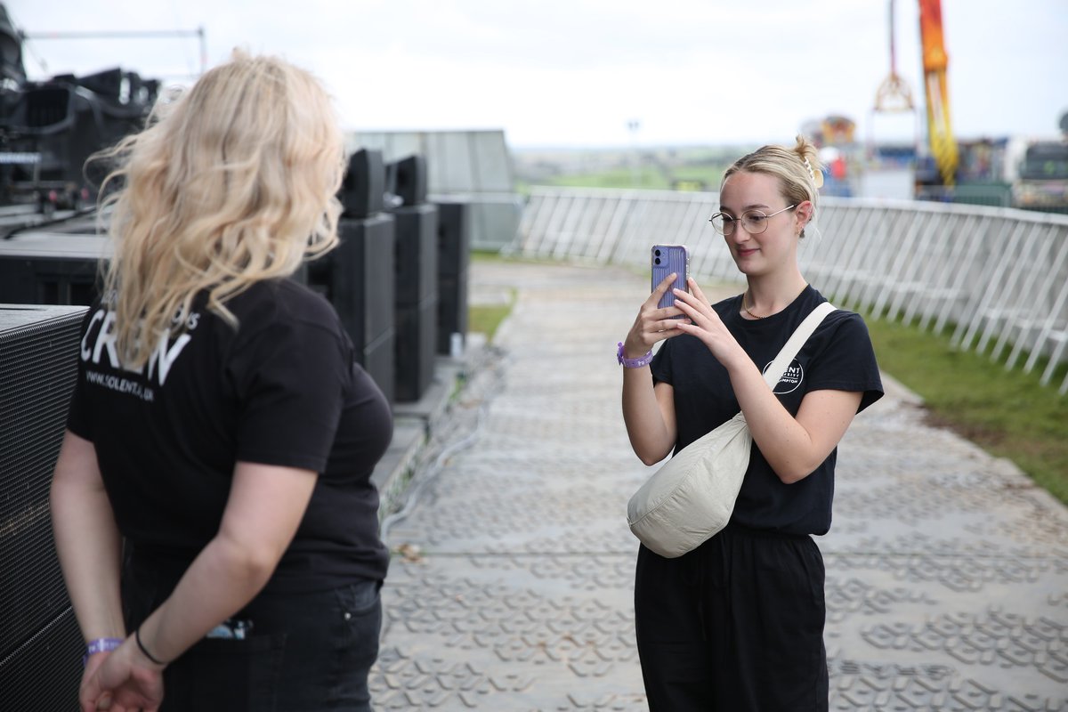 Solent_Prods's tweet image. Our Boardmasters behind-the-scenes crew, Trish, Holly, Niamh and Olivia, making everything work swiftly for our camera operators and documentary team.