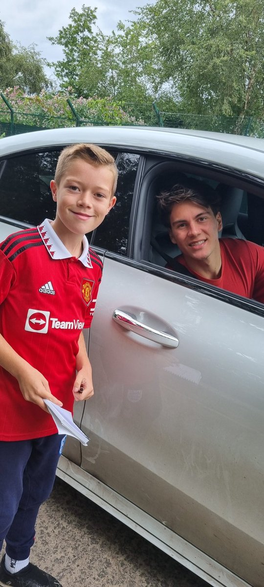 stebell007's tweet photo. @FPellistri07 @ManUtd @ManUtd_Es I wished all the players stopped like you did, You made Jack's day! Without fans football is nothing ! Thank You @FPellistri07 https://t.co/Pg2cluuoS0