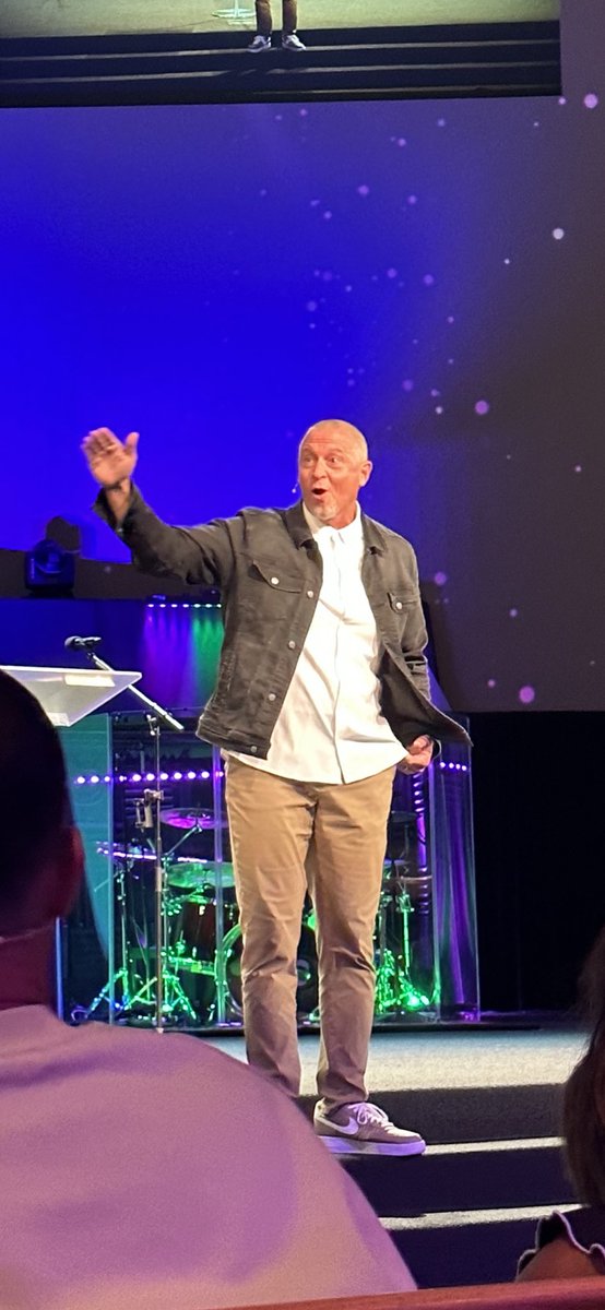coach_esposito's tweet photo. What a blessing to see our Vegas Church small group and listen to our former pastor and best friend @vancepitman preach. If you want to learn about Jesus read his books and watch him preaching on line. The Lord has blessed him with the ability to speak through him #MissingVegas https://t.co/QRPQlgBxzg
