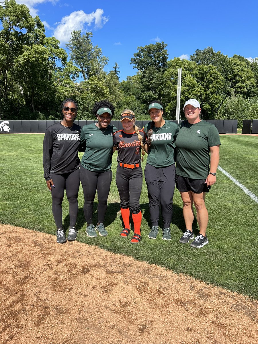 hannahsimko2025's tweet photo. Had such a great time at the @MSU_Softball camp! Even after some rain we still got to scrimmage and get lots of reps in! Loved going on a tour of the campus as well! Thank you for putting on a great camp, @ShoMcDonald! @DemariniBandits https://t.co/Lt15nXULLe