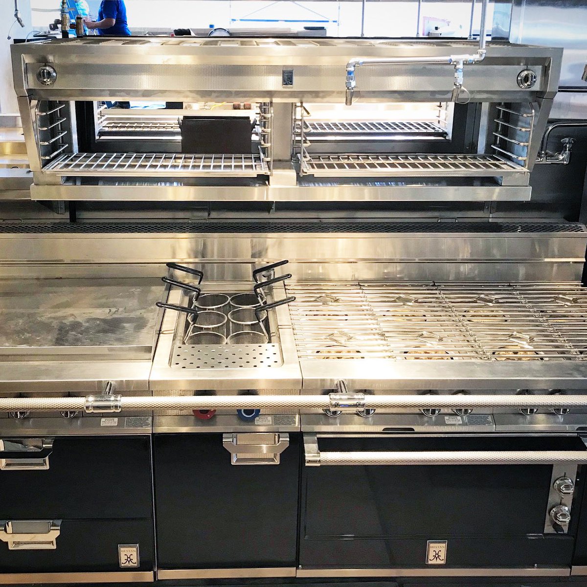 HestanTeam's tweet photo. Sunday kitchen inspiration - going completely beast mode 🔥🔥🔥 #cookingsuite #chooseHestan https://t.co/VVZrQAcJu0