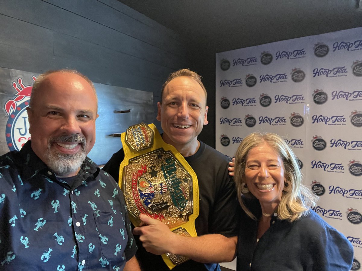 templegirl96's tweet photo. A true patriot 🇺🇸 and all around good guy, and athlete who happens to eat a lot. #onlyinAmerica 
💪👊🏻 🌭🇺🇸 

Another fun day at ⁦⁩ @JimmysSeafood⁩ ⁦@joeyjaws⁩ https://t.co/tzUKkm9pWr
