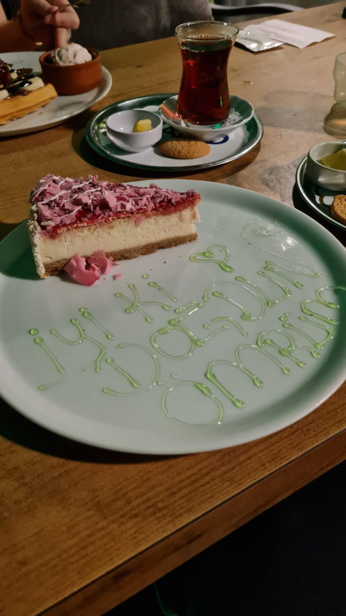 Iyi ki doğdun ömrüm💙 👨‍👩‍👧‍👦 <a href="/arifayik_/">Arif Ayık 🇹🇷</a>
Dün seni sevdim
Bugün de seviyorum 
Öbür gün borcum olsun yaşarsam söz yine seni seveceğim 
#NazımHikmet