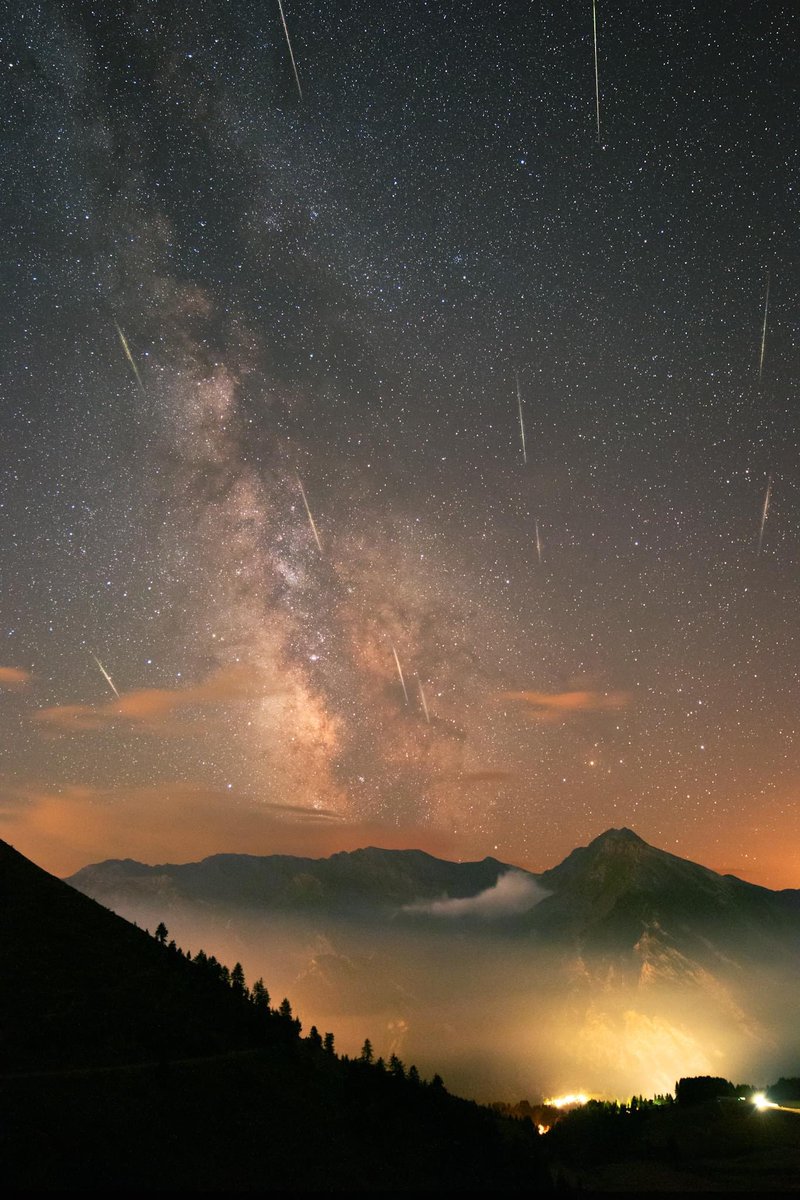 Glaretum's tweet photo. Lluvia de meteoros desde Usseaux, Torino, Italia.
Categoría: Tracked, Blend

EXIF:
Star Adventurer 2i
Canon 200D
Samyang 14mm f/2.8
90s  f/2.8
Sky: ISO 1600
Foreground: ISO 3200
Meteors: ISO 6400 10s

#meteorshower #Glaretum #photonight
~Antares https://t.co/JmBRHvx0cx