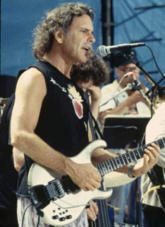 GratefulDeadHub's tweet photo. (8/13/94) Woodstock94, Winston Farm, Saugerties, NY. @BobWeir #RatDog #RobWasserman #GratefulDeadHub (📸Henry Diltz, Unknown) https://t.co/7Q0cU12pvU