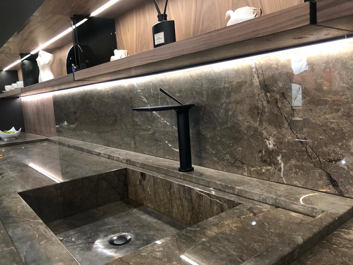 MolisanaRE's tweet photo. 🍽️ Aesthetics: I had the pleasure of meeting Sihle Bidie, a designer at Fabbro. From the wood detail around the appliances, to the lighting on the stone, to the chic stone sink, style not only adds value it’s inviting
#Fabbro
#NaturalStoneCollection
#Decorex https://t.co/YGeEK5b6j3