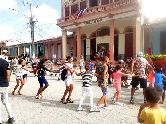 Si hay alegría, está #FidelPorSiempre esta fue la expresión del día en todos los lugares de #Cuba son muchas razones las que tenemos para celebrar su existencia eterna. #UnaMejorJuventud #VeranoConAmor