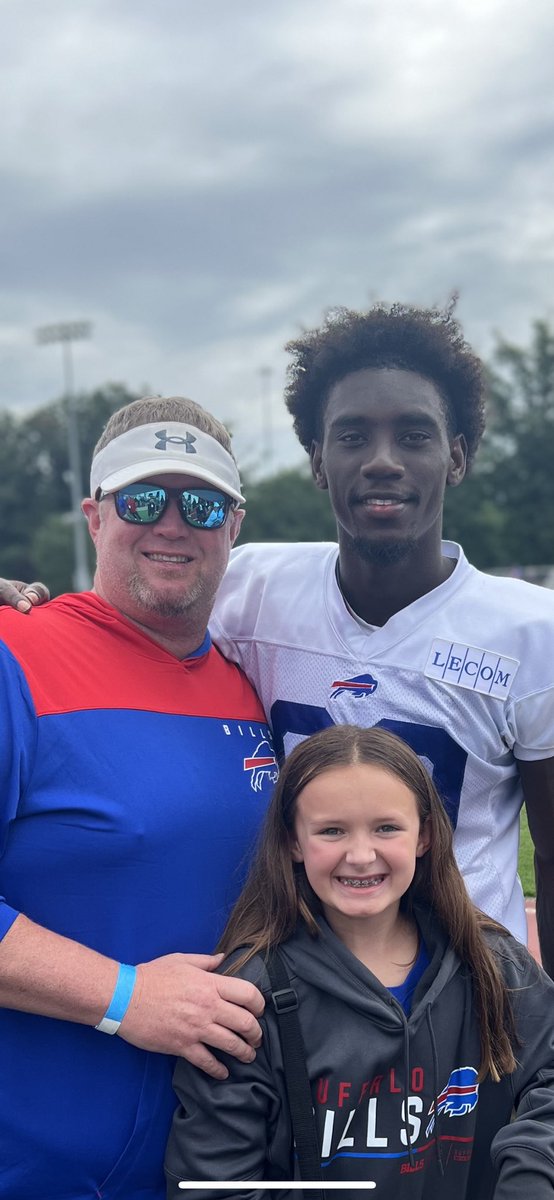 JRobTX1's tweet photo. What an experience to spend time with. @rell4six thank you for the time you gave Avery, she's your biggest fan! I am extremely proud of the hard work you've put in to be at this level. This is just the beginning. We Love you big dawg and thanks for an awesome week. #BillsMafia https://t.co/PdBFSw3pMN
