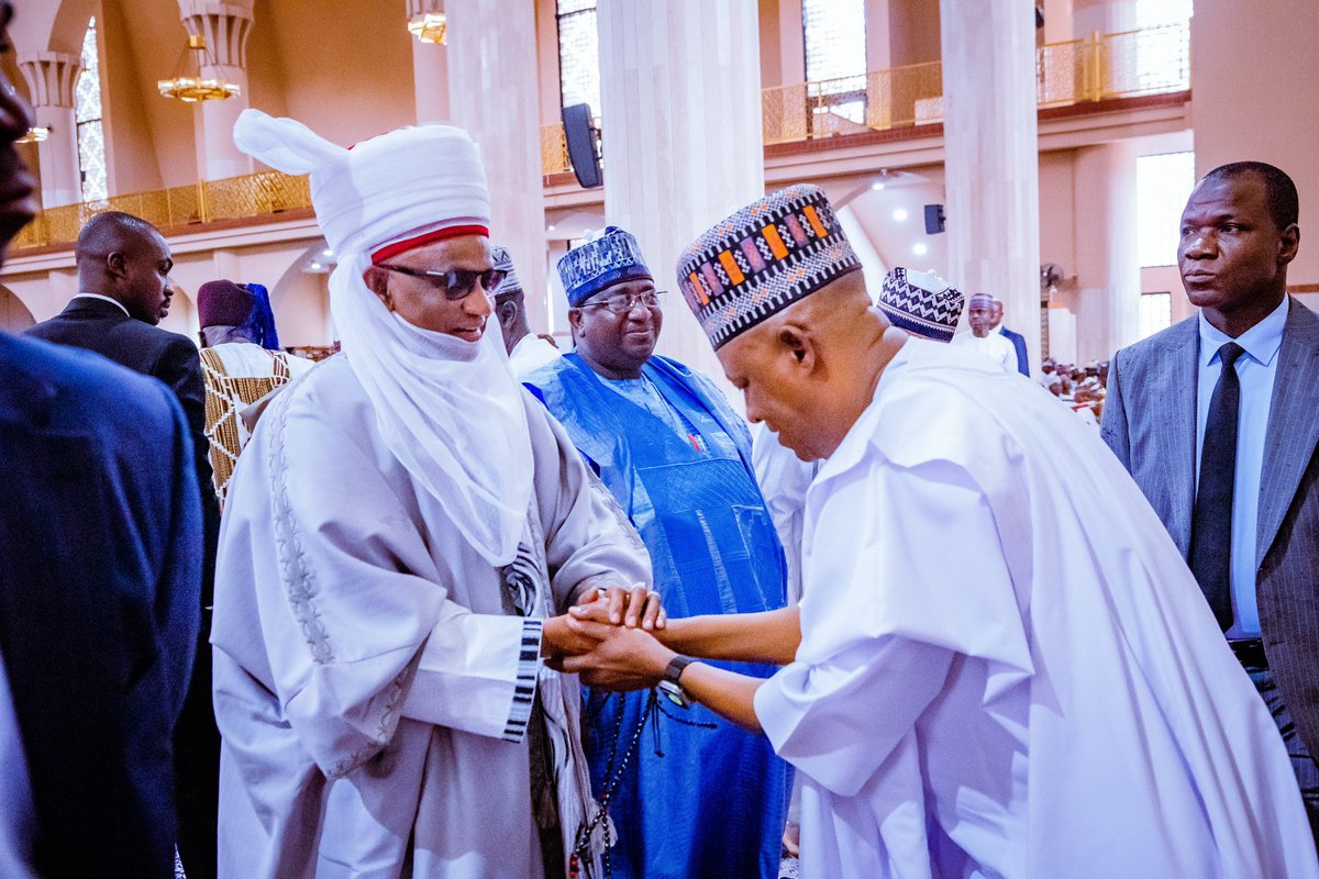 Opetuyii's tweet photo. Vice President, Senator @officialSKSM received the bride on behalf of the groom, Dr. Yerima Hamma Wabi, while the Emir of Minna, Alhaji Haruna Bahago, represented the bride’s family before the Imam of National Mosque, Abuja. 
11th August, 2023 
📸 @opeadelani https://t.co/VW96TIXVMF