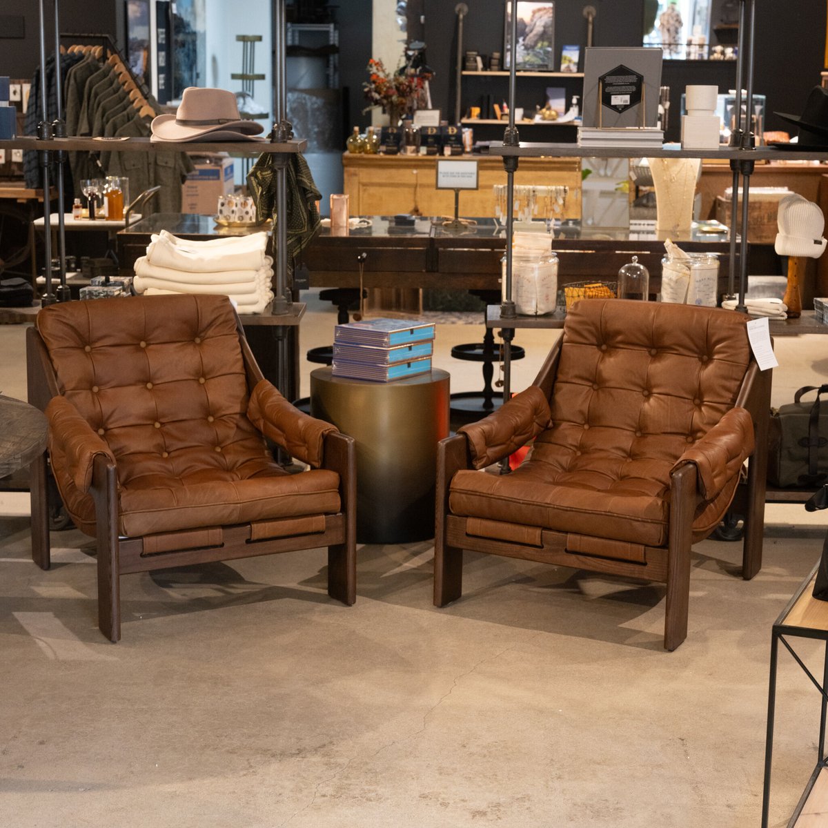 jupiterandmain's tweet photo. New at Jupiter &amp; Main, the Halston Chair has a dramatically tufted sling seat of top-grain leather with brown ash framing. Sourced from one of the oldest family-owned tanneries in Italy's Bassano del Grappa, heirloom leather is salvaged and processed from upcycled hides. https://t.co/RZFWuQKOeR