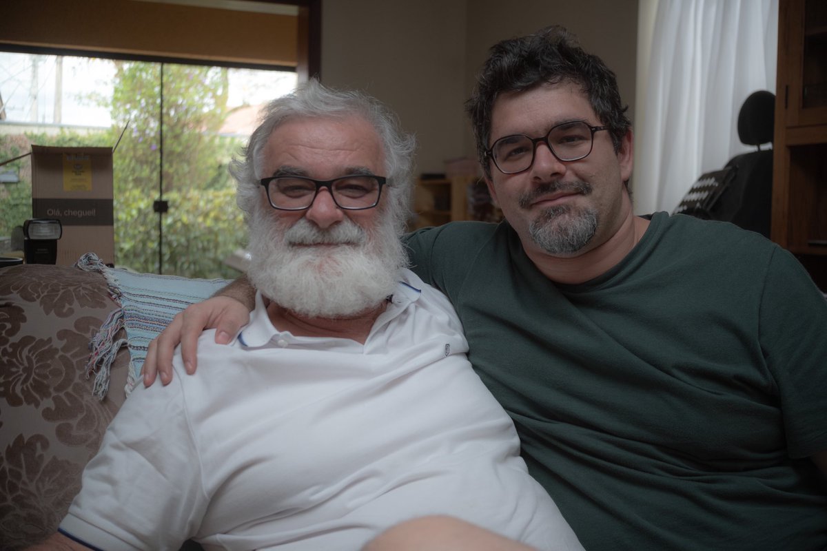 PedroLMMarchi's tweet photo. Não tenho hábito de colocar as fotos de família aqui, mas os retratos que tiramos hoje ficaram bonitos. Falta uma foto com a Didi.

#Fotografia #UmafotoPorDia #Fujifilm #Cotodiano #Retratos #FotodeGente https://t.co/GuvIhb8SGb