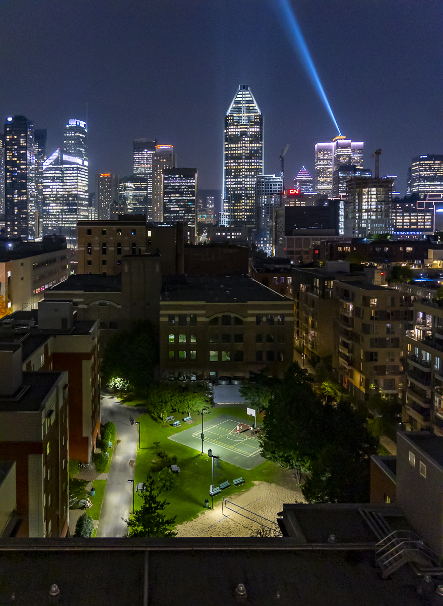 Montréal at night. 💙

📷 <a href="/evablue/">Eva Blue</a> #montreal