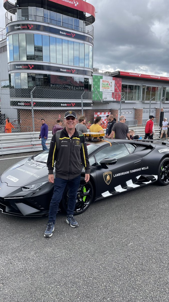 LP6704SVLambo's tweet photo. Great day @Brands_Hatch. Got to sit in this stunning safety car from @LamborghiniTW https://t.co/5WJTD7EVFD