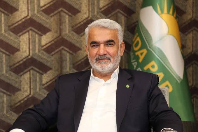 🗣️ HÜDA PAR Genel Başkanı Zekeriya Yapıcıoğlu: “Evlenecek gençlere destek için verilecek olan parayı kredi olarak vermeyelim. Bu para onlara düğün hediyemiz olsun. Geri de almayalım.”