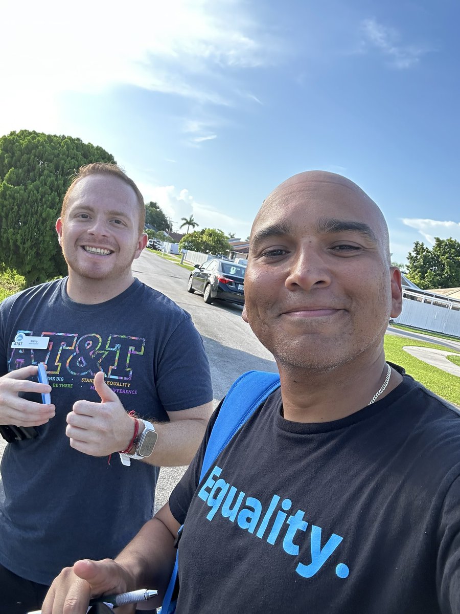jrivasfla's tweet photo. โก๏ธFiberโก๏ธ Hunting with @DanielMarinTor having some fun educating our local neighbors ๐ก and closing some sales along the way๐ฅ๐ฅ๐ฅ #onefla #fiberflex #att https://t.co/RKf2On81tf