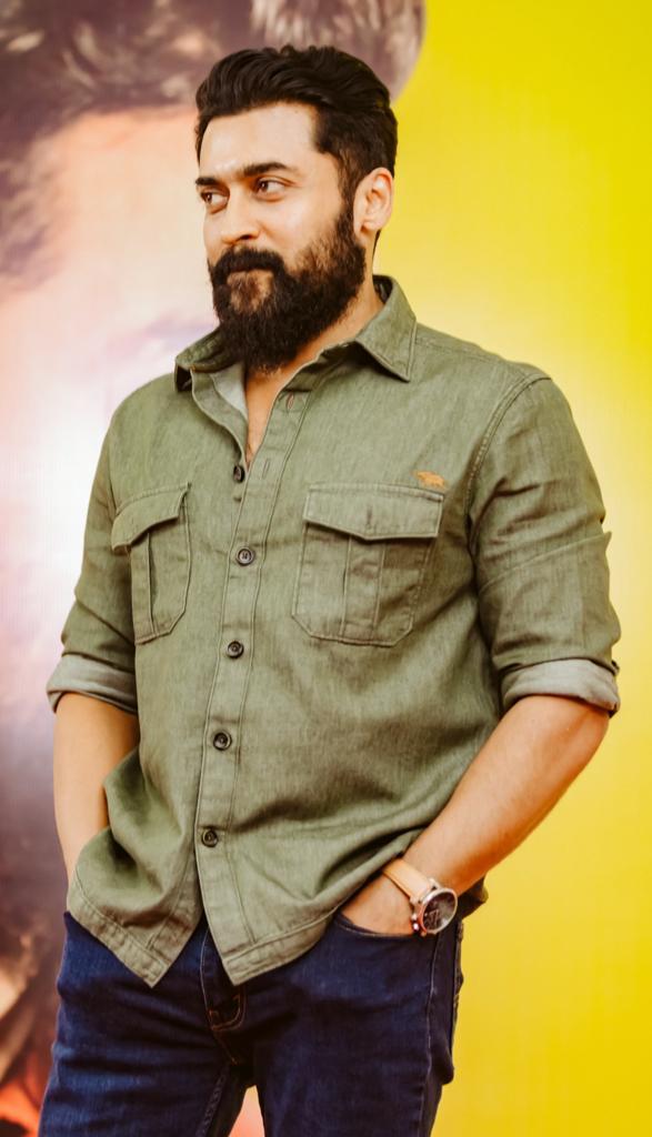 SuriyaFansClub's tweet photo. Many people started to spread
news that I went to Mumbai and settle there. My children are studying there, so paathutu varuven avlodhaan!

Aana naan engayum pogala pa, Chennai la iruken says @Suriya_offl na at today's fans meet! THUG REPLY 🔥

#Kanguva #Suriya43 #VaadiVaasal https://t.co/0gEUO4RRN2