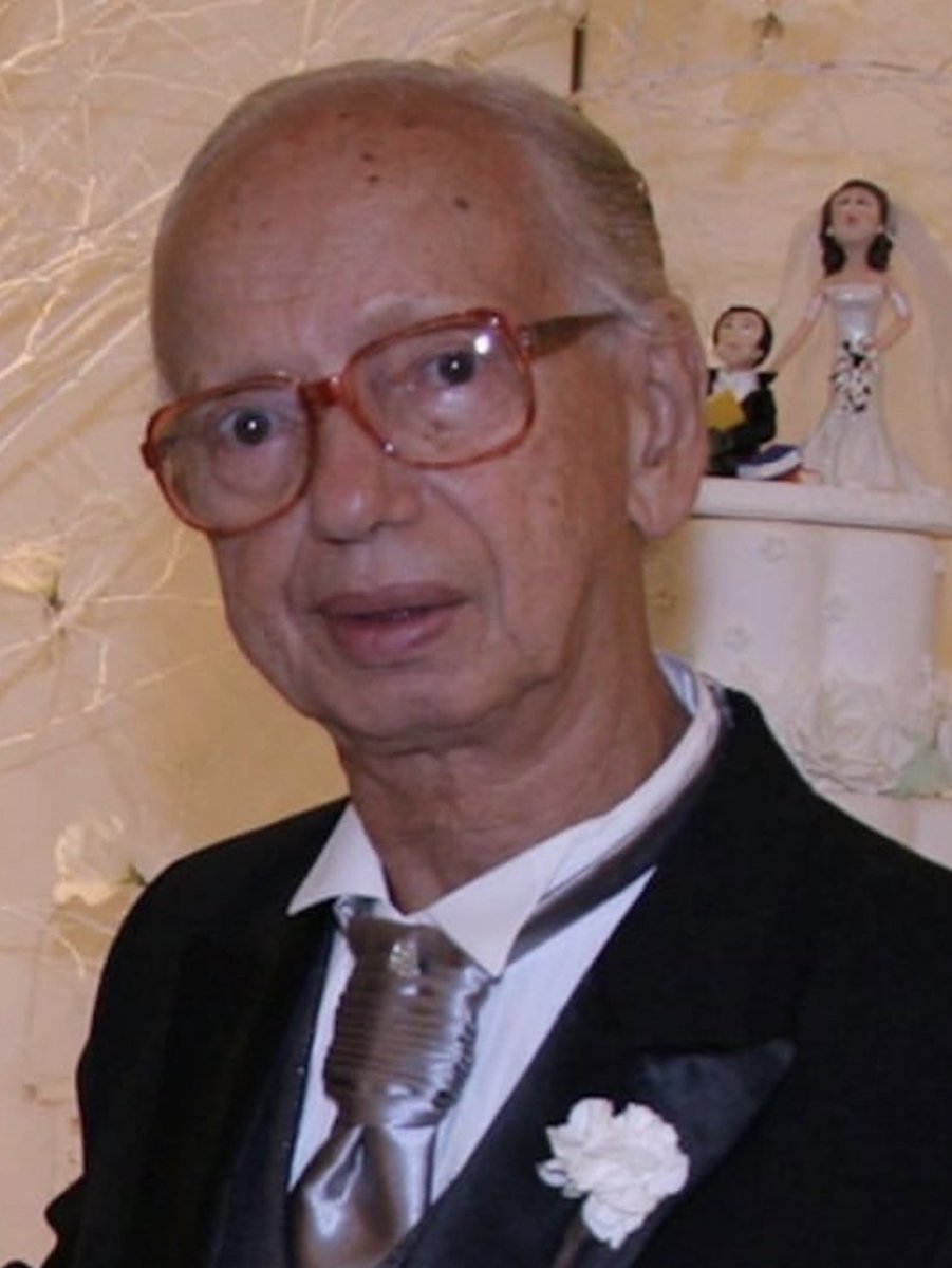 Neste dia dos pais, impossível não lembrar do meu pai, grande amigo, incentivador, inspirador. Impossível não lembrar das longas conversas, impossível não lembrar do seu exemplo. Quanta saudade! E a saudade é um sentimento esquisito. Não cremos que alguém sinta como nós a