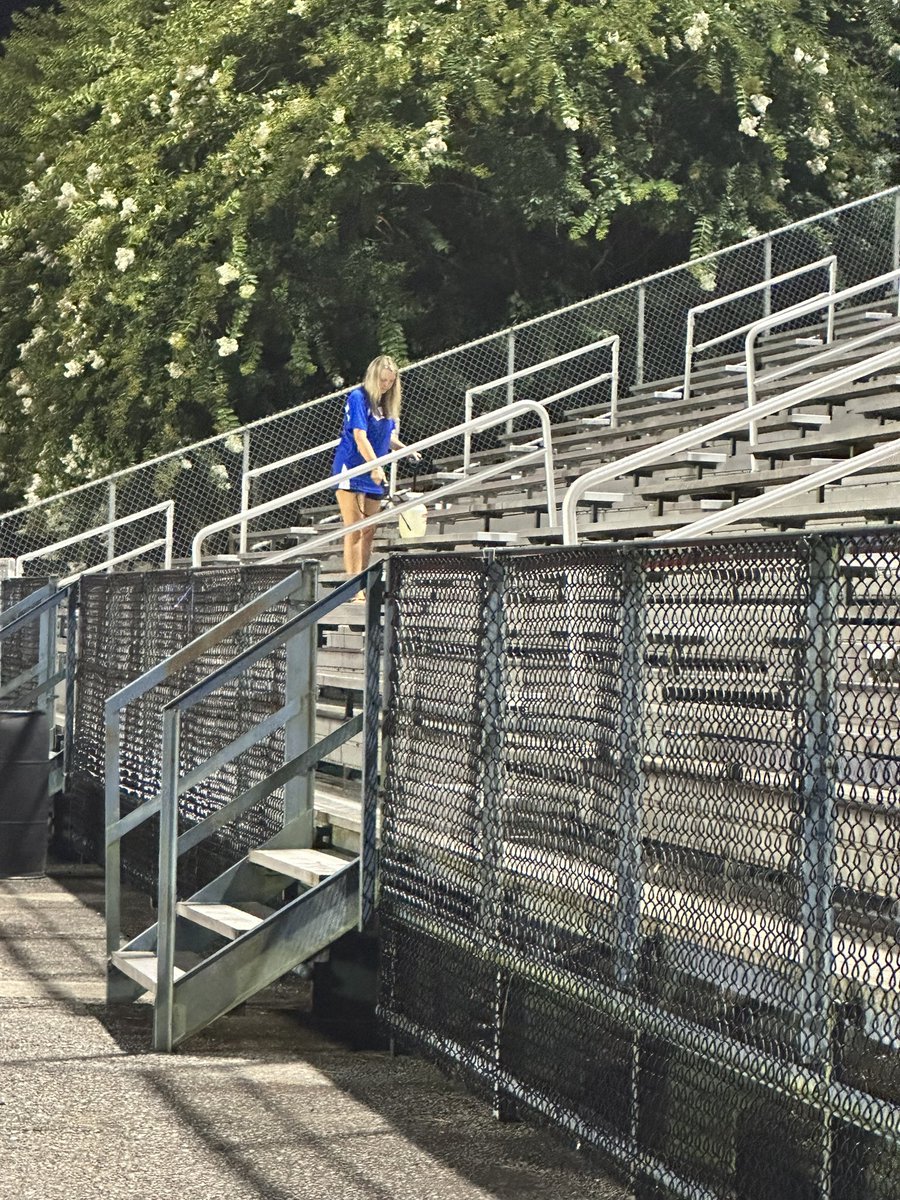 JenRobMom's tweet photo. @nwbruincoach We love you and all your Bruin boys too! 🧡💙🏈 Can’t wait to see the stadium full this Thursday cheering you all on! https://t.co/tRqnkwlPsh