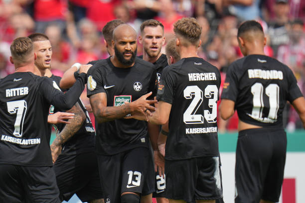 bundesliga_br2's tweet photo. No Stadion Oberwerth, o RW Koblenz recebeu o Kaiserslautern, os Roten Teufel venceram por 0-5, gols de Boyd (2x), Niehues, Tomiak e Redondo.
#RWKFCK
#DFBPokal https://t.co/pmgfc7t17w