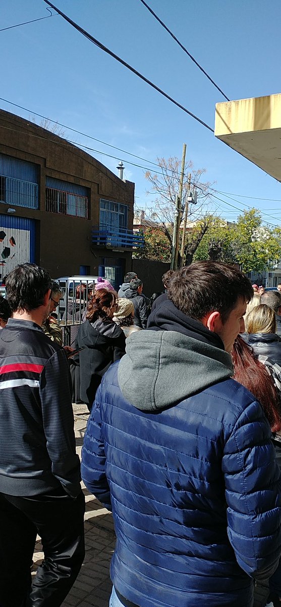 MarianaErro's tweet photo. Lento lento lento y largas colas en #Media5 Ex #ENCIP #Quilmes @Macarena_ram @di_nucci https://t.co/blj5rAtQx8