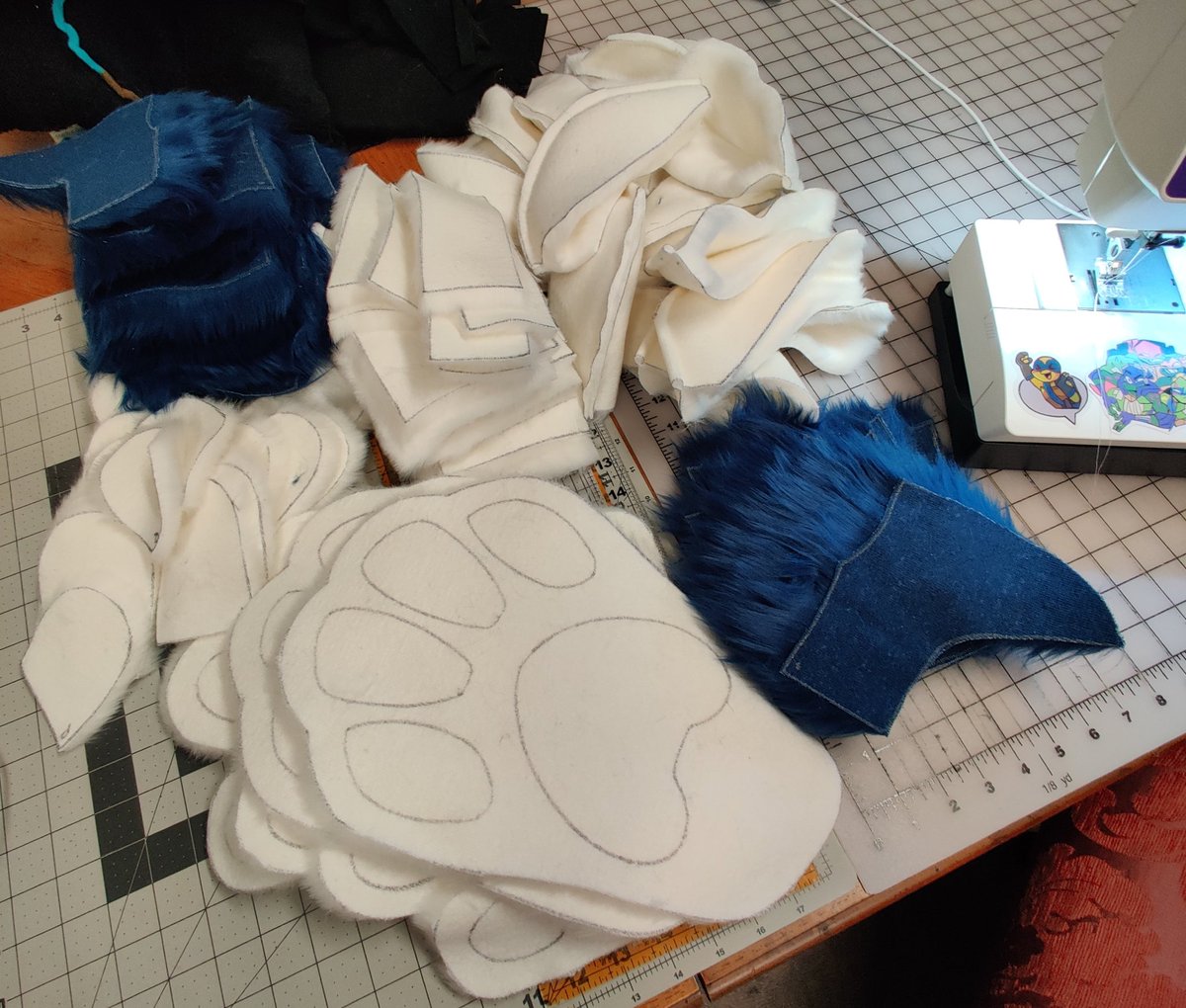 Furitup's tweet photo. Lots of sewing today! This part of suit making is relaxing to me. 

#fursuitmaker #furitup #fursuitwip #FursuitEveryday #fursuitcommission #feetpaws https://t.co/b5RPczHS1A