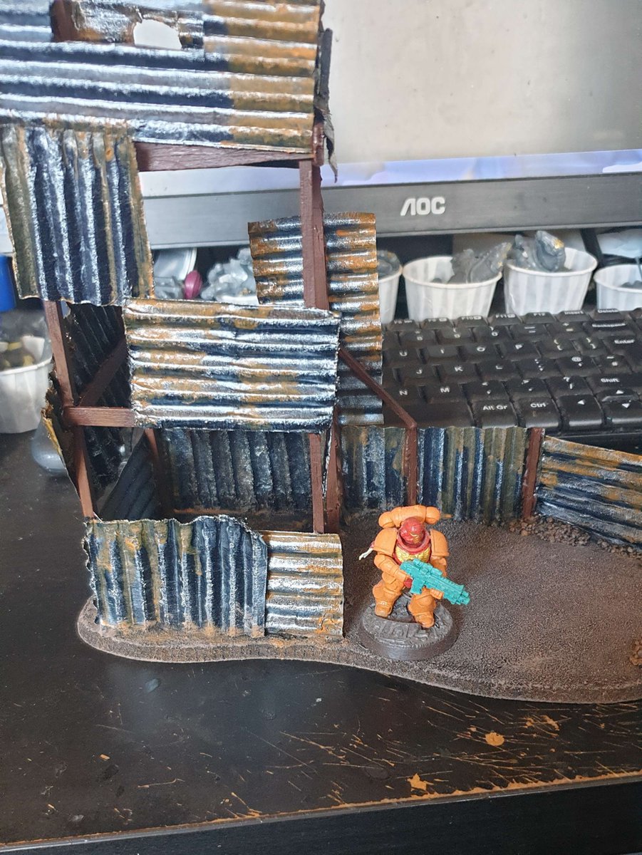 HaphazardMethod's tweet photo. Finished painting up a bit of scratch built terrain I'd built over a year ago. Quite happy with the results #warhammer #warhammer40k #terrain #scratchbuilt #gamesworkshop https://t.co/OPVHpGa1AW