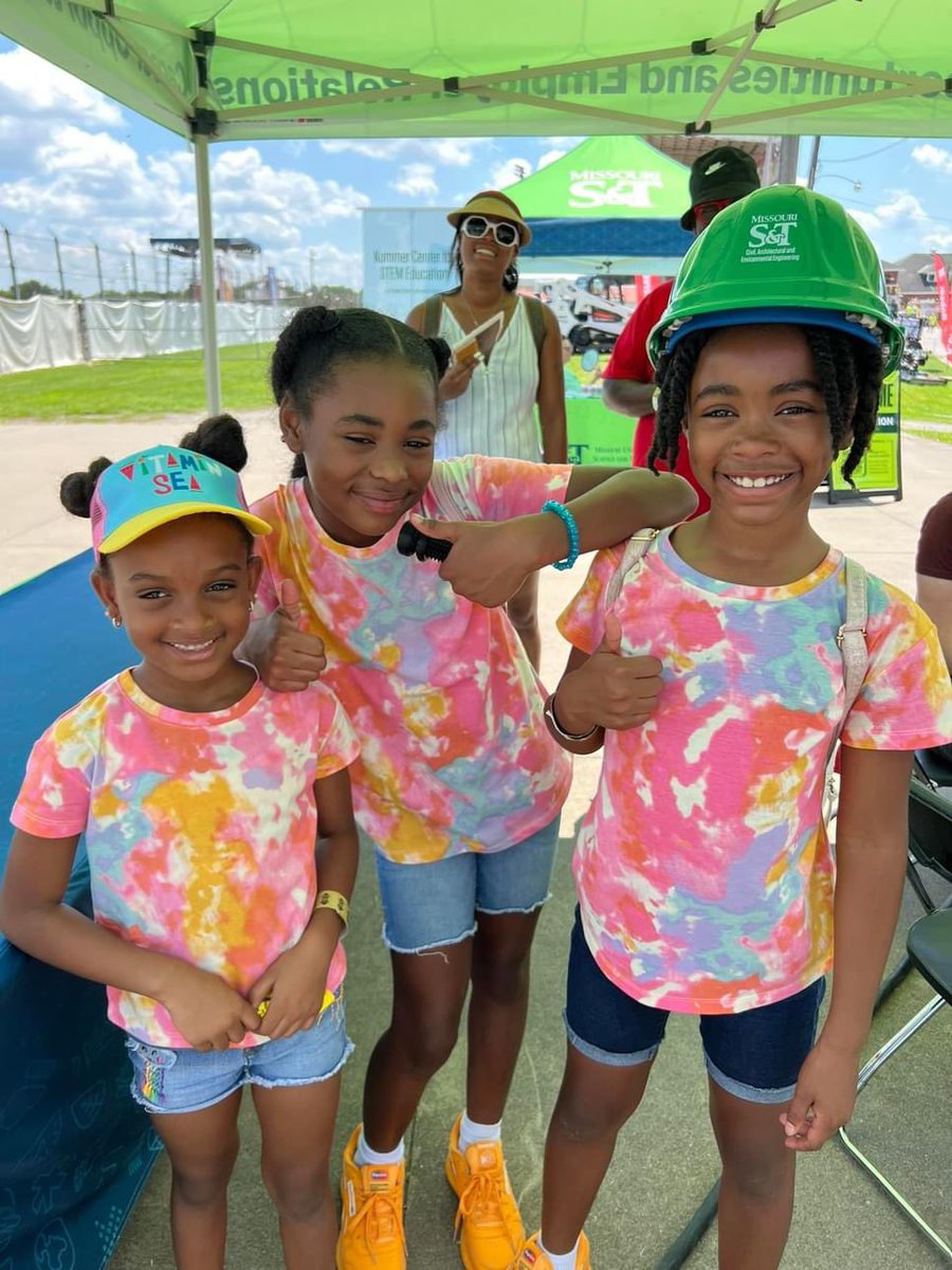SandT_CArE's tweet photo. Hats off to these future builders learning, having fun and making memories at the Missouri State fair! ππ π‘
@MoStateFair
#MoStateFair
#FutureMiners βπ·ββοΈπ·ββοΈποΈ π οΈ
@MissouriSandT
@sandtcec https://t.co/KbqYHTo4y2