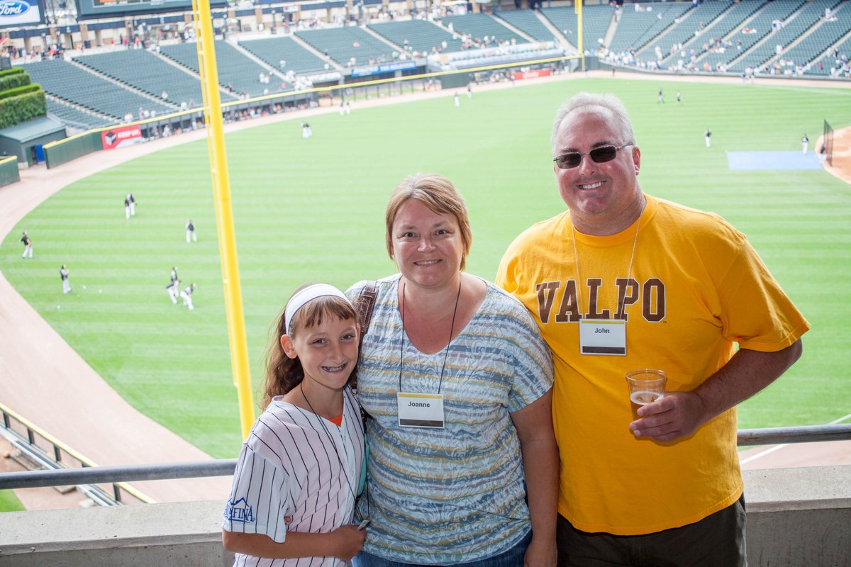 It's almost time for @whitesox Valpo Night! 🤎💛 x 🖤🤍 Join Valpo students, staff, and @valpoalumni like Jon Steinbrecher '83, M.S., P.Ed. who will be throwing the first pitch! ⚾️ [1/2]