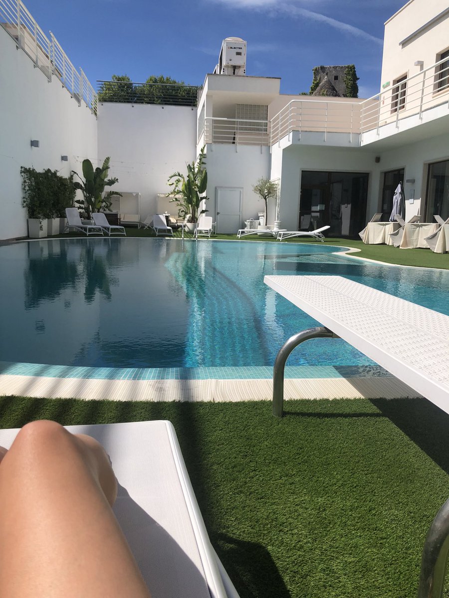 Summer-ing my way through Europe! Hope everyone is doing well 🖤