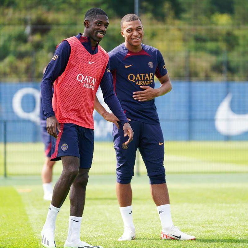 🚨 Ousmane Dembélé and Kylian Mbappé in PSG training together. 🇫🇷 (📸 @PSG_inside)