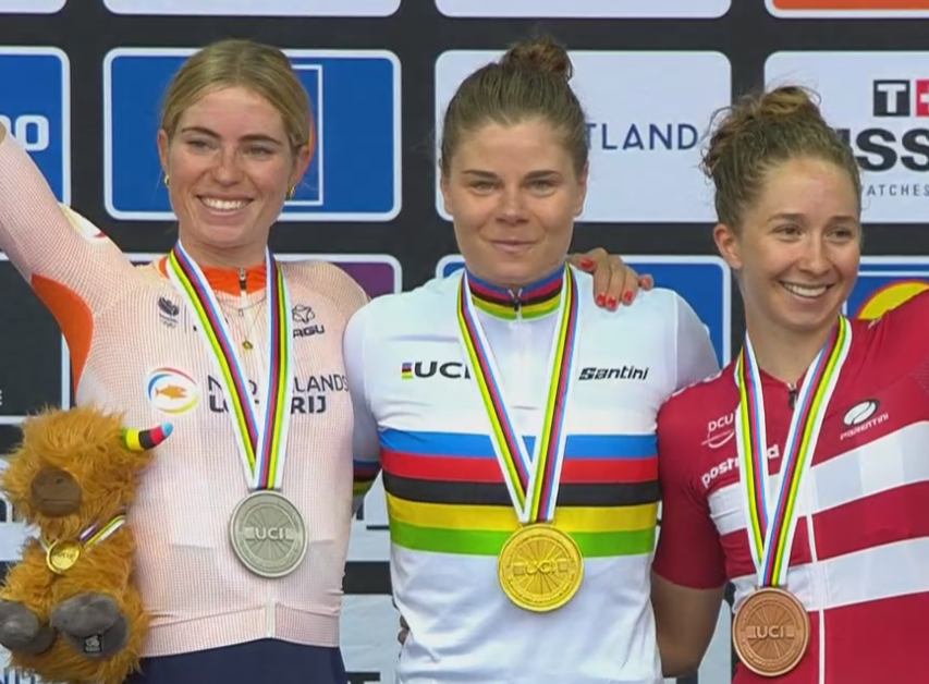 JPHHenneton's tweet photo. #cyclisme 🚴♀️ #Mondiaux 🌈
Le podium
1. Lotte #Kopecky 🥇
2. Demi #Vollering 🥈
3. Cecilie #Uttrup 🥉
#Glasgow2023 #GlasgowScotland2023 https://t.co/kadJviMUrm