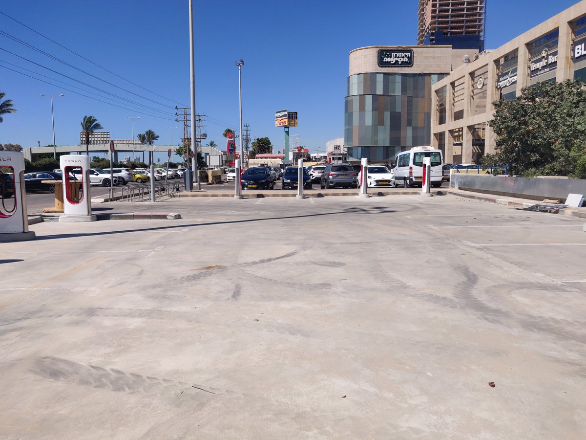 TeslaIL1's tweet photo. בקרוב ב��ינמה סיטי בצומת גלילות - 12 עמדות supercharger חדשות במיקום מרכזי, על כביש החוף, עם שלוש שעות חניה חינם (מעל ומעבר לזמן שצריך לטעינה מלאה). https://t.co/xGXvrC1Ou1