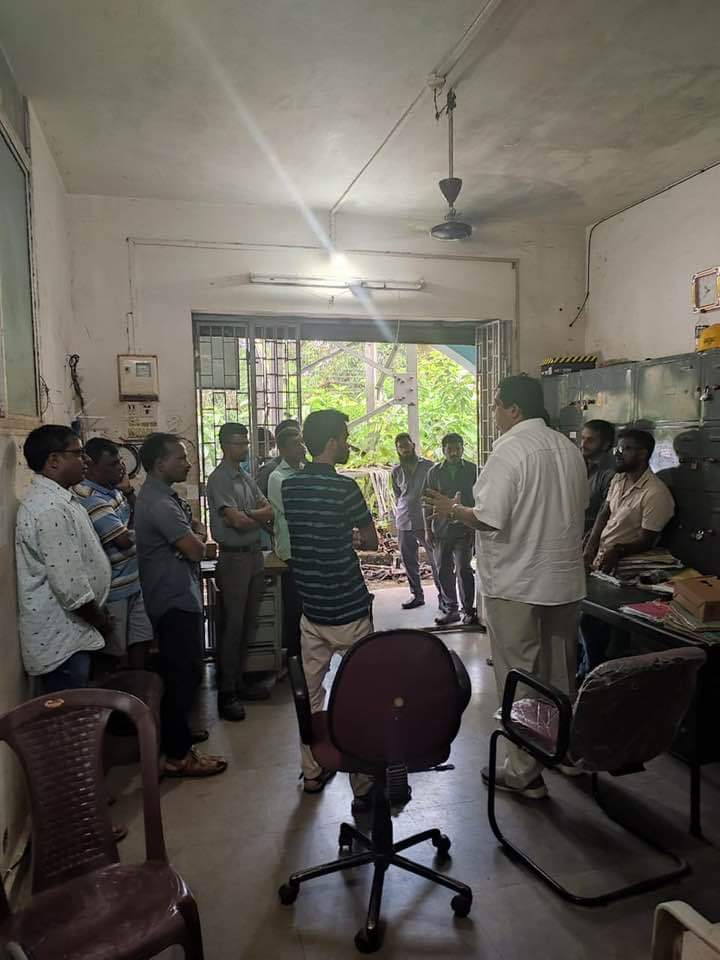 ReginaldoGoa's tweet photo. Took up a meeting with @GoaElectricity dept staff in their office to try & improve our services, correcting our mistakes so on. we do our duty then rest we leave it to God. Our integrity, intensively and intent is clear and our work goes on #curtorimConstituencyFirst https://t.co/wo4ts5Z1Ui