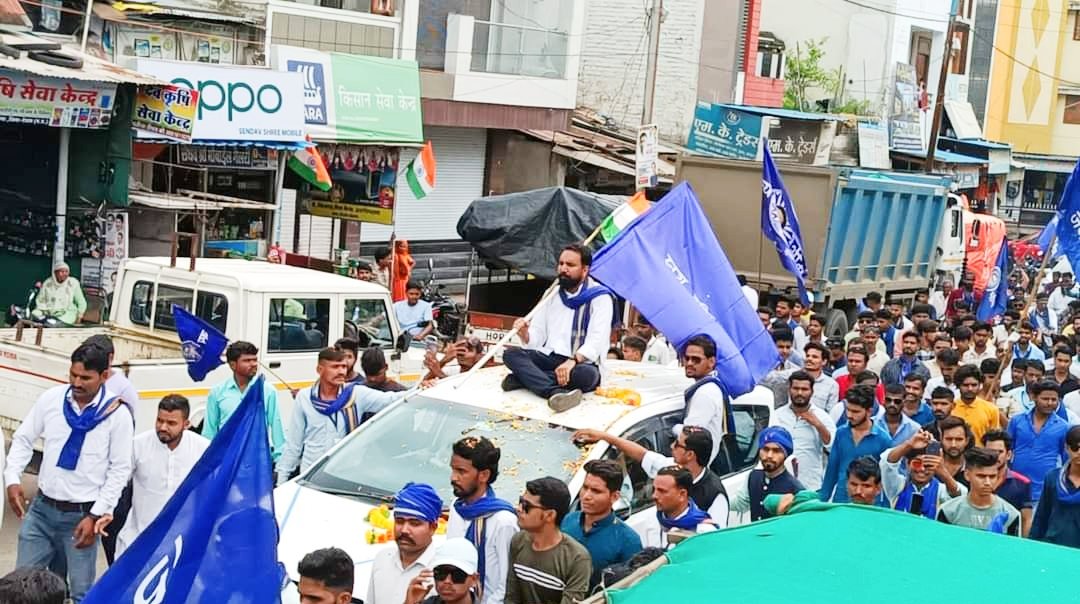 आज हाटपिपल्या विधानसभा जिला देवास में भीम आर्मी और आज़ाद समाज पार्टी के बैनर पर विशाल सत्ता परिवर्तन यात्रा निकाल कर समाजजनों को सम्बोधित किया।

जयभीम जय भारत