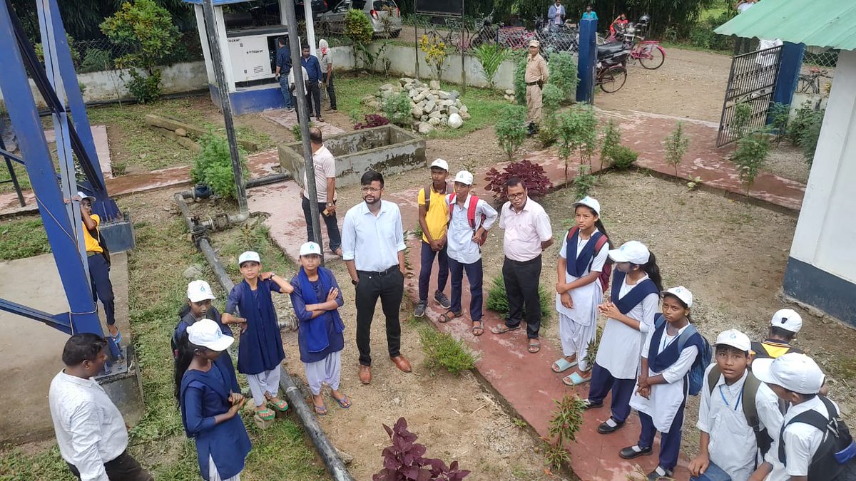 LakhimpurDist's tweet photo. Today on 13.08.2023, " Pilot #Jalshala for #Jaldoots " training programme under #JJM, day 2 was held today under Nowboicha Educational Block, Lakhimpur. Such Jalshalas would be organised in all the  blocks of the district next. 
@CMOfficeAssam @jayanta_malla @JJM_Assam 
1/2 https://t.co/8u1FjSB2xn
