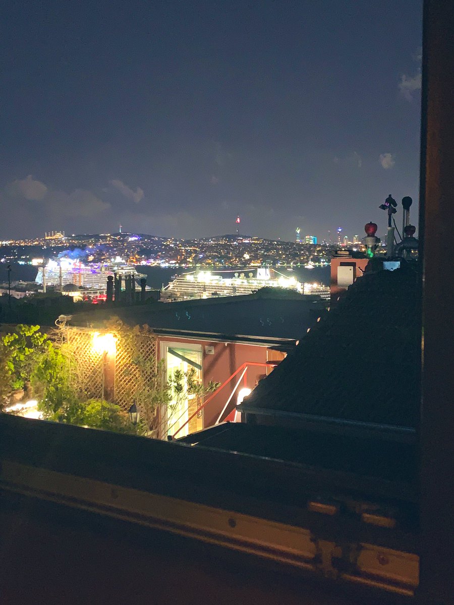 jesuispelin's tweet photo. Birthday in Istanbul (not mine) https://t.co/kA7cOUv1cn