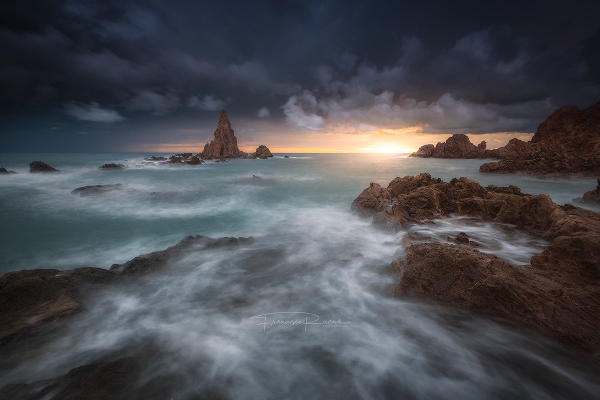 ¿ Tiene magia o no este lugar ?

Arrecife de las Sirenas, Cabo de Gata, Almería.