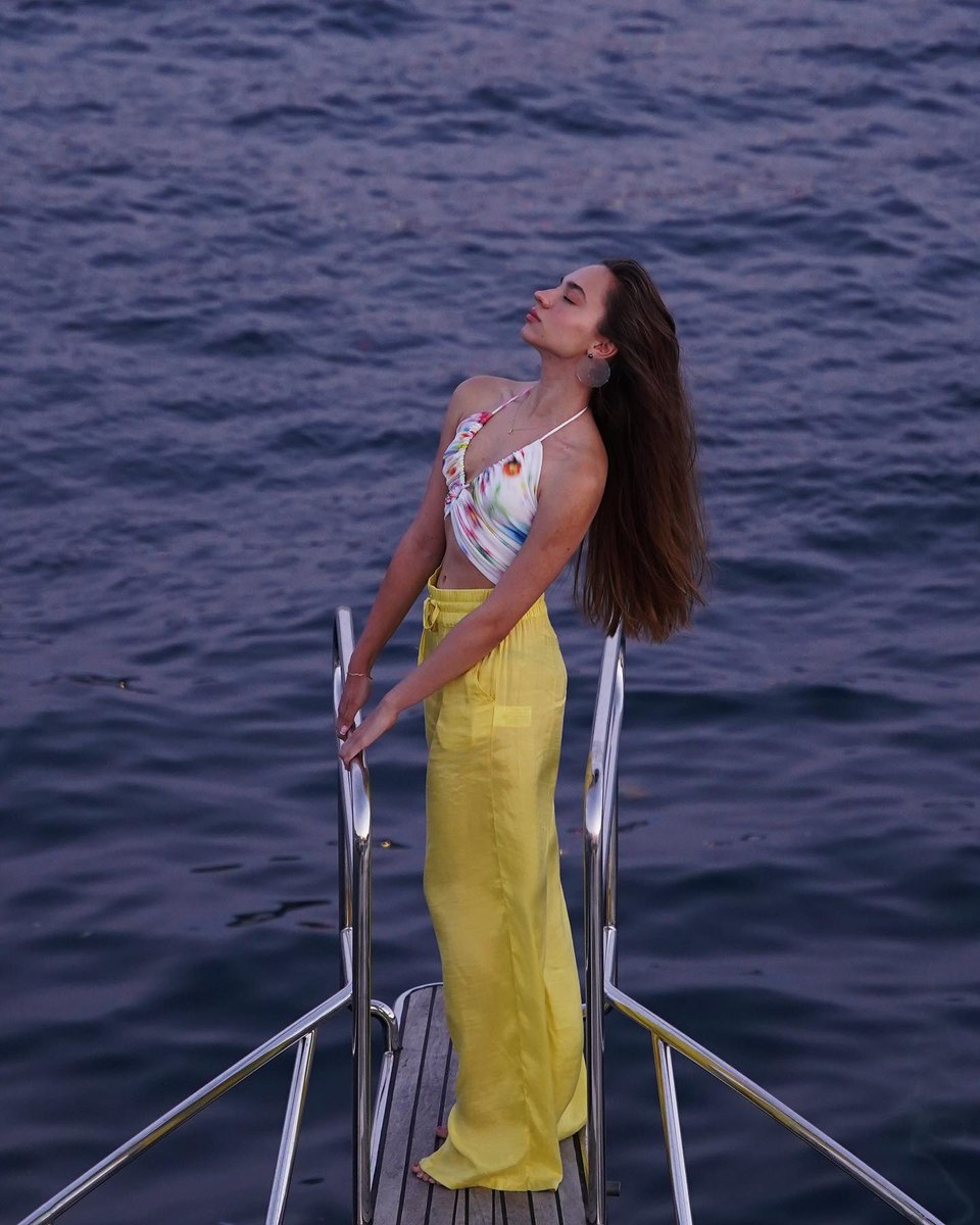 prcutieley's tweet photo. Nocturne 🤝 me admiring two gorgeous women this summer 😍

#ASummerScenario with #HandeErçel and #EylülTumbar https://t.co/q3gPmtryMx