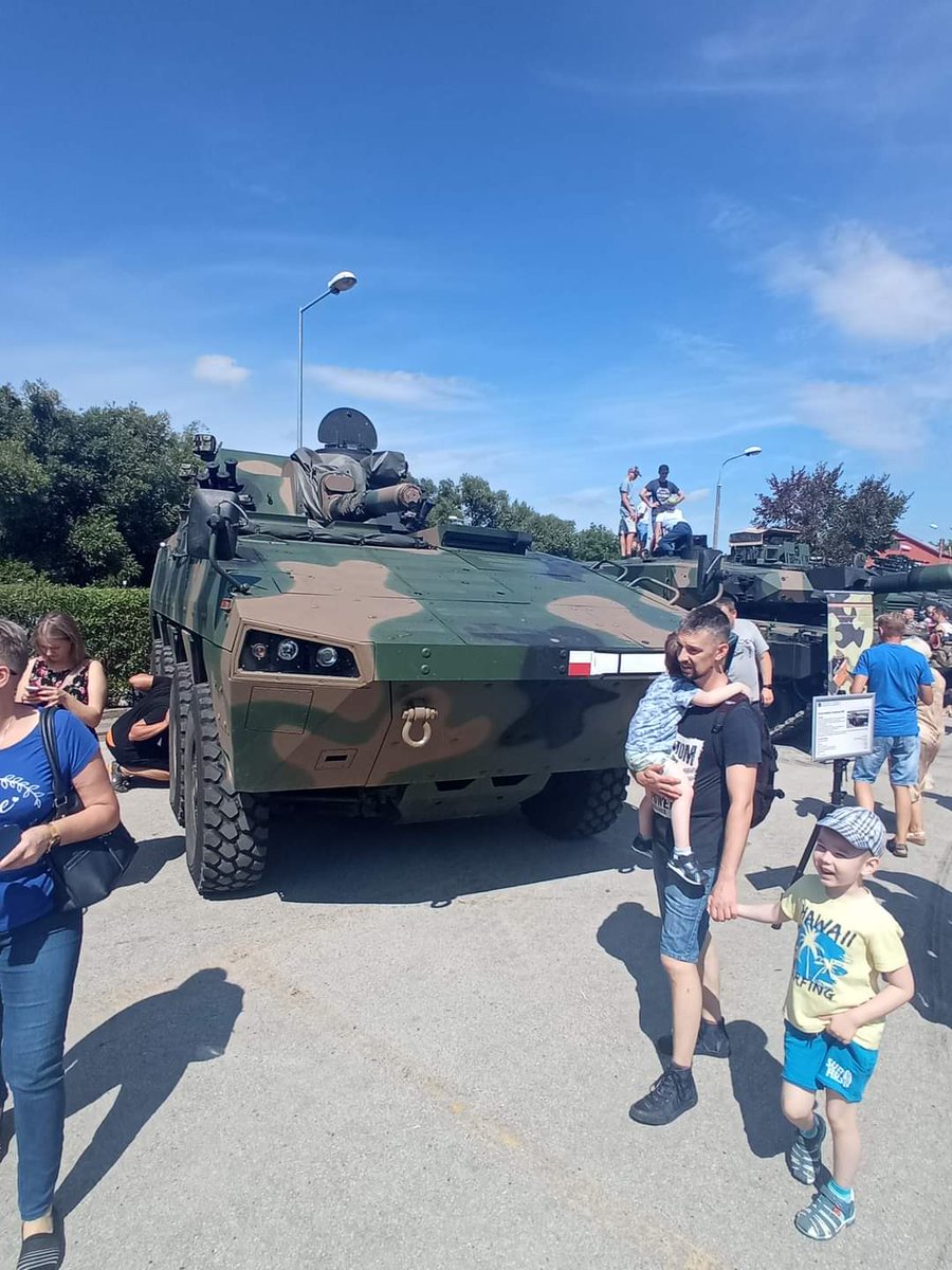 WCRWloclawek's tweet photo. Właśnie zakończył się piknik wojskowy w #Barcin, gdzie można było zobaczyć z bliska Leoparda, Rosomaka, Harduna i wiele innych jednostek sprzętu wojskowego. Już  jutro zapraszamy do #Ciechocinek #WojskoPolskie🇵🇱🇵🇱🇵🇱 https://t.co/Hjk97Ds22I