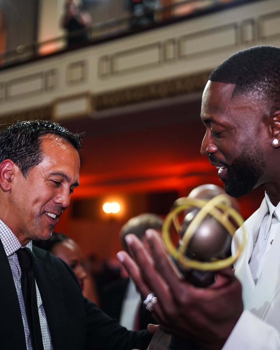 MiamiHEAT's tweet photo. Whole lotta love for our Hall of Famer, @DwyaneWade 🏆❤️ #WadeHOF https://t.co/q9D296xBiH