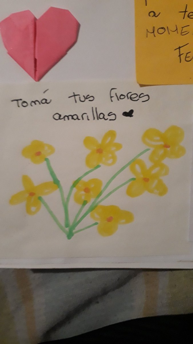 quesitoquesosoo's tweet photo. se las dibujé y él me las regaló https://t.co/rW3Jx9ETmx
