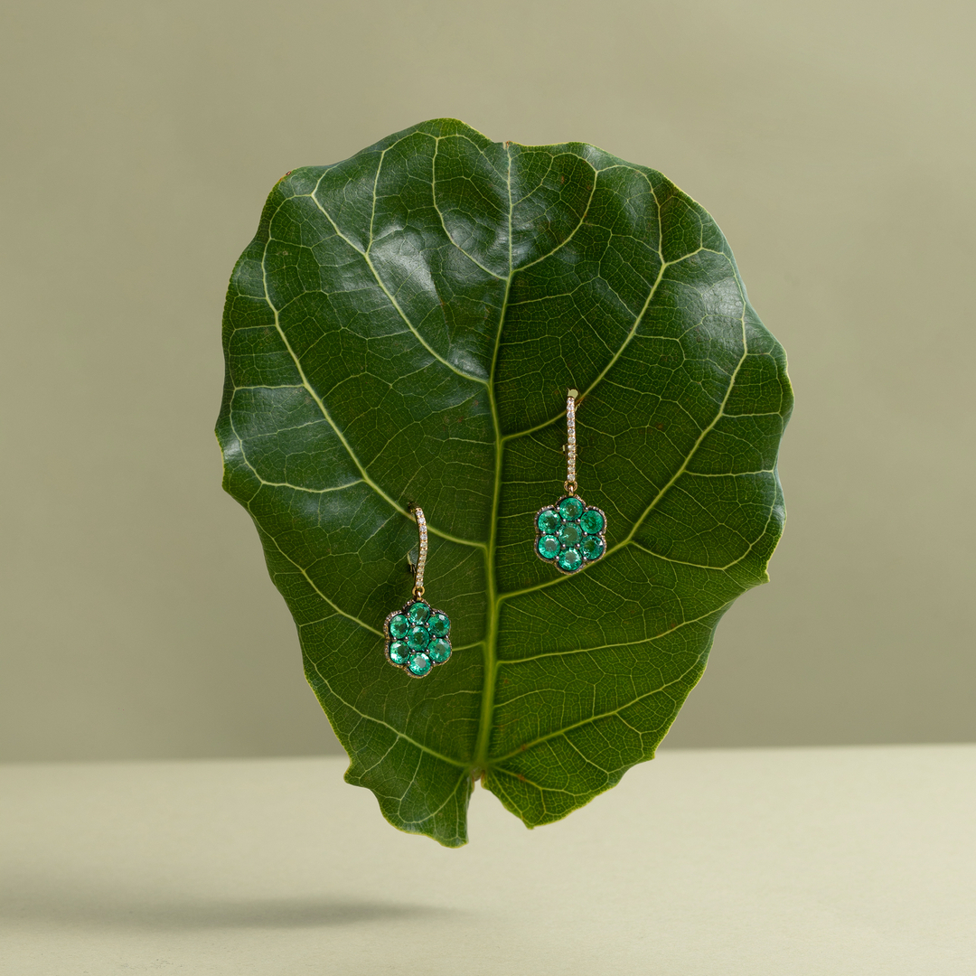 IlaSodhani's tweet image. I always want to keep a perfect bloom forever.
.
Zinnia Earrings with emeralds and diamonds in 14K yellow gold
.
#emeraldearrings #earringgoals #customjewelrydesigner #houstonjewelrydesigner #womanowned #ilasodhani