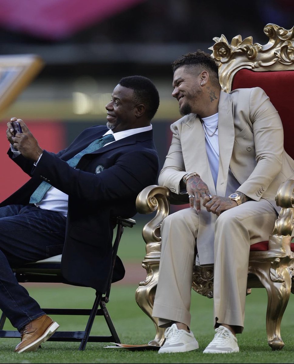EdicionFinal's tweet image. #mlb | Una gran fotografía entre Ken Griffey Jr. Y el King Hernández.

#edicionfinal