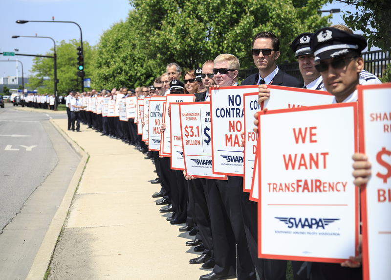 Aviationa2z's tweet photo. SWAPA plans to hold an informational picket during Southwest Airlines' (WN) Spirit Party event at Gallagher Way on Monday, August 14, from 4:30 p.m. to 6:30 p.m. CT.
#southwest #SWAPA #Pilots #Chicago #Pilots #Picket #SpiritParty #Avgeeks #USA #US #News
https://t.co/hvjhQrMb5k https://t.co/mUrAmzzq5f