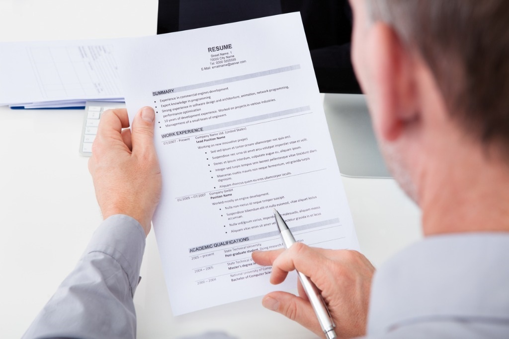 Landmark_HR's tweet photo. Did you know? The average time a recruiter spends looking at a resume is just 6 seconds! Make them count! #RecruitingTrivia #LandmarkHR https://t.co/FIcoKWPYM5