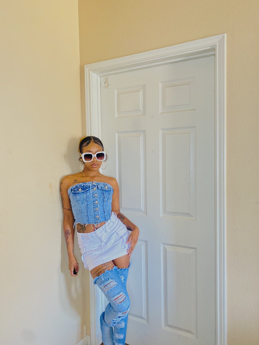 Born romantic 🤍💋