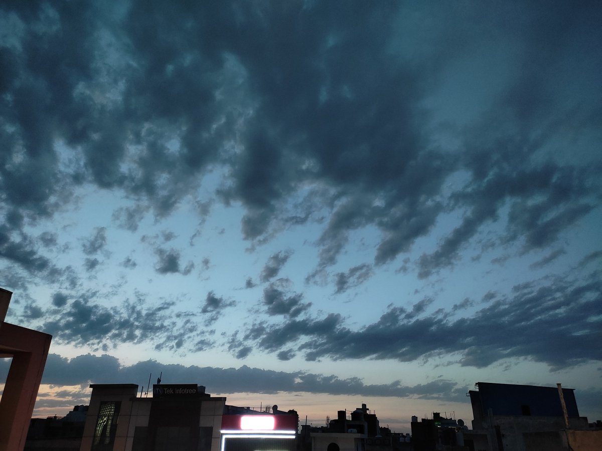 ritikaaaaaaaa's tweet photo. #sky ☁ https://t.co/ImAlfWCVTw